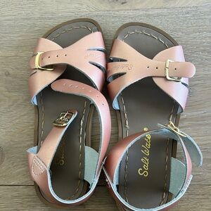 Rose gold saltwater sandals size 13